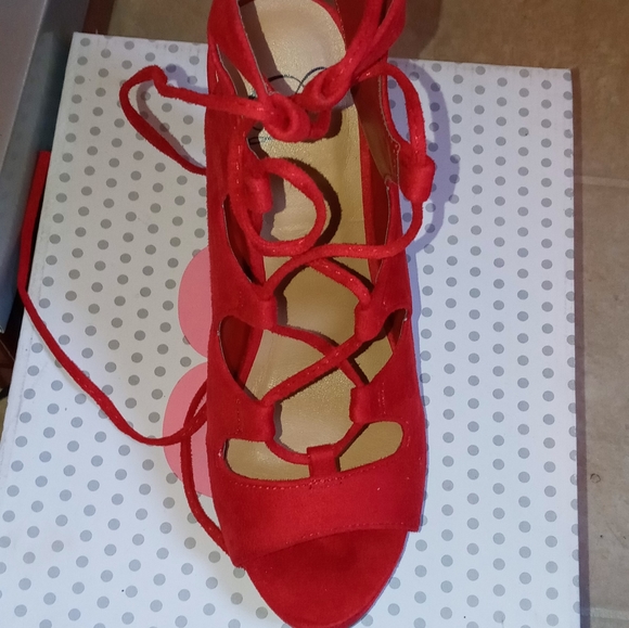 Red Heels 🔥 - Picture 2 of 6
